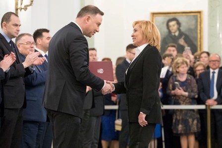 Prezydent RP Andrzej Duda wręcza nominację Pani prof. dr hab. Barbarze Biesiadze-Drzazgi